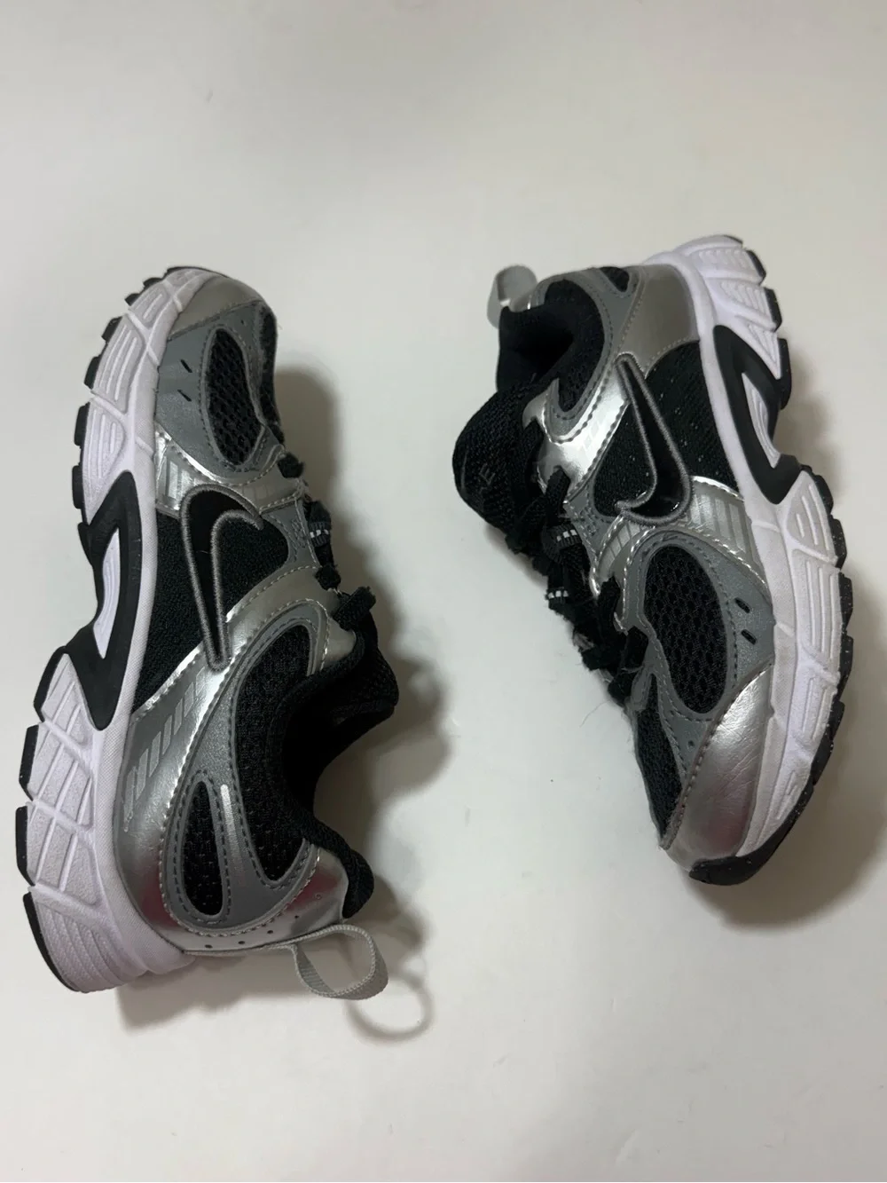 Nike V5 RNR Sneakers - Black/ Silver- Boys Size 1